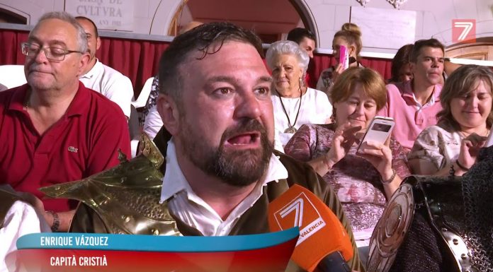 La Gran Entrada Mora i Cristiana plena de música i colorit Torrent