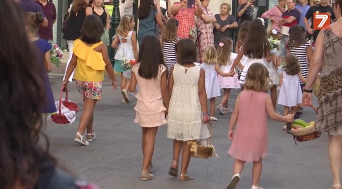 La ofrena a la Mare de Deu d’Albuixec plena la localitat de devoció i alegria