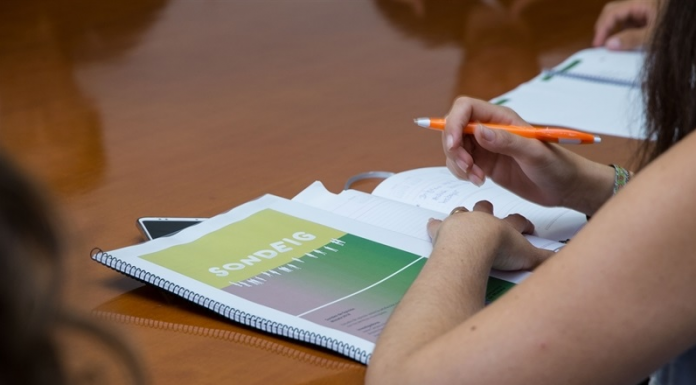 La gestió de l’Ajuntament de Mislata frega el notable Los becarios que han realizado el sondeo sobre la gestión de Mislata