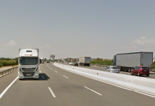 Un camión volcado siembra el caos en el bypass de Torrent camión