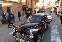 Torrent se llena de coches clásicos en una competición única coches
