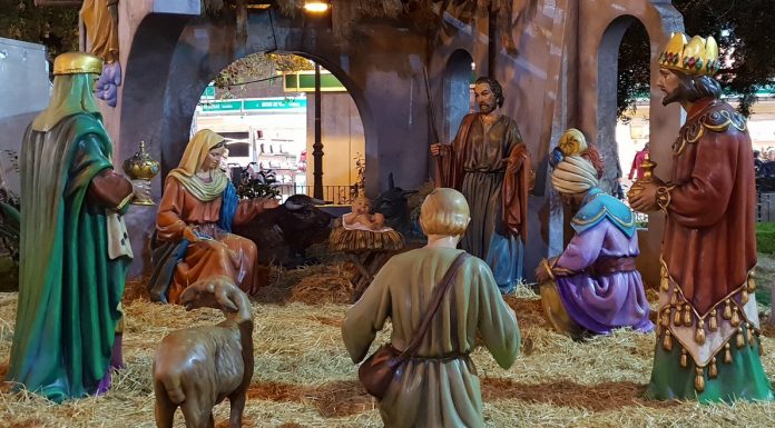 Un Betlem de grandària natural atrau turistes i visitants Belén