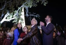 Valencia da paso a la Navidad con su tradicional encendido de luces encendido
