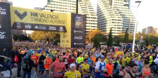 Participantes en la salida del Maratón de Valencia.