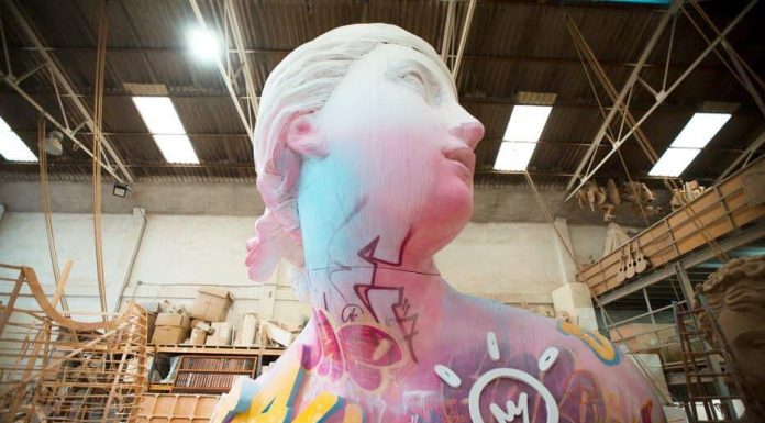 Pere Fuset visita el taller de Latorre y Sanz falla municipal 4