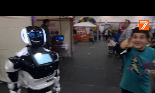 La robot ‘Bibi’ una de les novetats de la Fireta de Nadal a Quart de Poblet