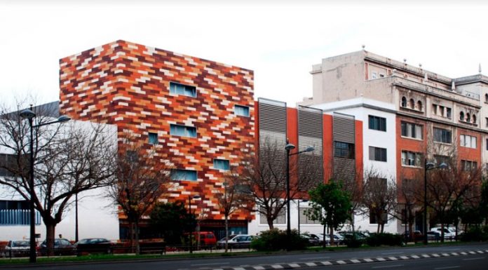 Mor una alumna del Col·legi El Pilar després de caure pel buit de l’escala Pilar