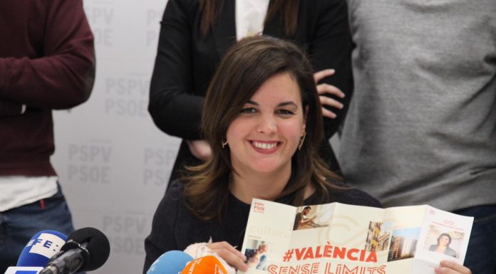 Sandra Gómez reapareix en públic després de l’atac de dos gossos Sandra