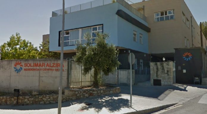 Una dona cremada i una vintena d’intoxicats en l’incendi d’una residència a Alzira Alzira