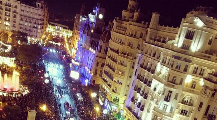 Más de 30.000 niños reciben a sus Majestades los Reyes Magos en Valencia Cabalgata Reyes Magos