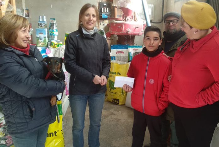 Donación de 700 euros a protectora de animales tras la muerte de un perro