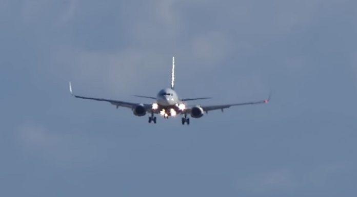 Descubren las claves para acabar con las temidas turbulencias en los aviones Aterrizaje de aviones en Manises