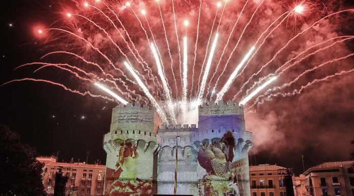 Hora y lugar de los espectáculos pirotécnicos de este domingo en Valencia