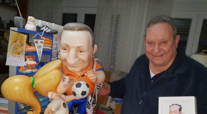 La falla El Tio Pep presenta su llibret en Mestalla