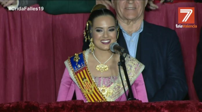 Marina Civera y Sara Larrazábal abren paso a la sátira y la crítica de las fallas