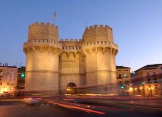 Las Torres de Serranos estrenan puerta tras una restauración de casi 25.000 euros