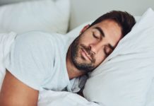 Ocho posturas para dormir que prevendrán tus dolencias del día a día posturas