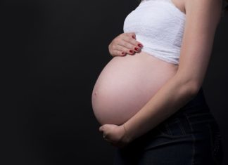 Sanidad recomienda no planificar un embarazo tras recibir la vacuna de la COVID-19
