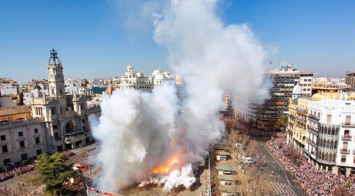 Una mascletà con martillo de Thor Mascletà domingo