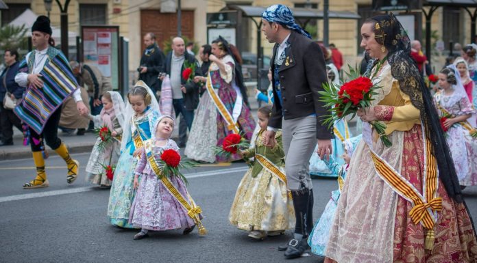 VÍDEO | Polémica de la vestimenta fallera: ¿Una mujer puede desfilar con traje de fallero? VÍDEO | Polémica de la vestimenta fallera: ¿Una mujer puede desfilar con traje de fallero?
