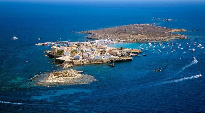 La isla habitada más pequeña de España es valenciana y se puede visitar