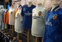 La història del València CF comptada a través de les seues samarretes camisetas