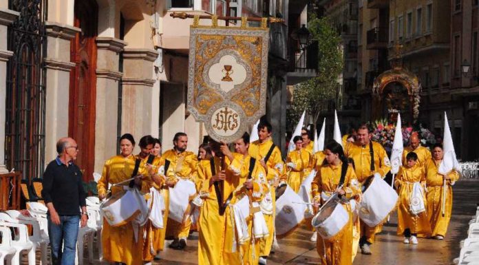 Continua el debat sobre establir una data fixa per a Setmana Santa