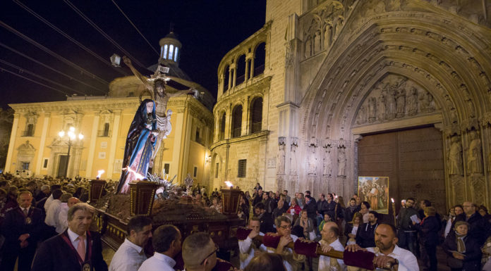 Miles de personas participan este viernes noche en el Vía Crucis por el centro de Valencia Vía Crucis