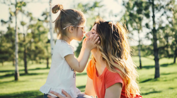 Dia de la Mare: el 68% creu que la responsabilitat dels fills no està equilibrada Madre