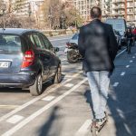 Descubren a un hombre que se hacía pasar por estudiante para robar patinetes en un instituto de Mislata