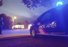 Dissolen un macrobotelló amb més d’un centenar de joves sense màscara futbolistas