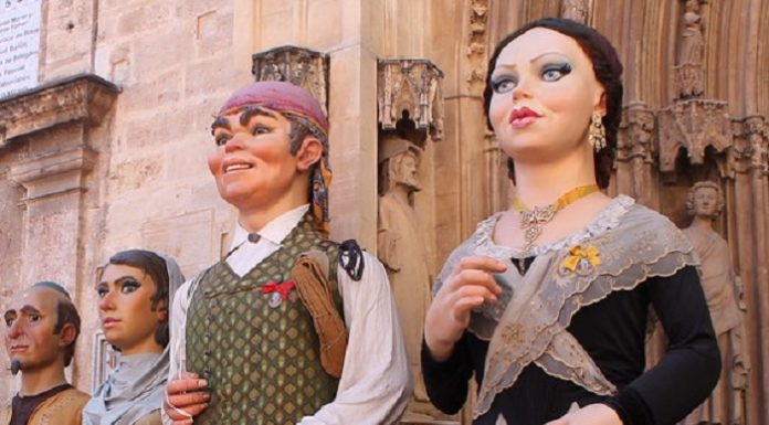Valencia acoge un encuentro histórico con más de 200 Gigantes en sus calles