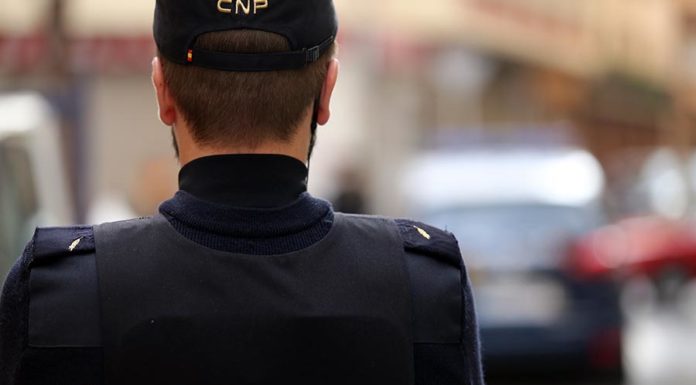 La Policía advierte lo importante que es escribir el año 2020 en los documentos oficiales La Policía reanima a una niña de dos años atragantada en una calle de Valencia