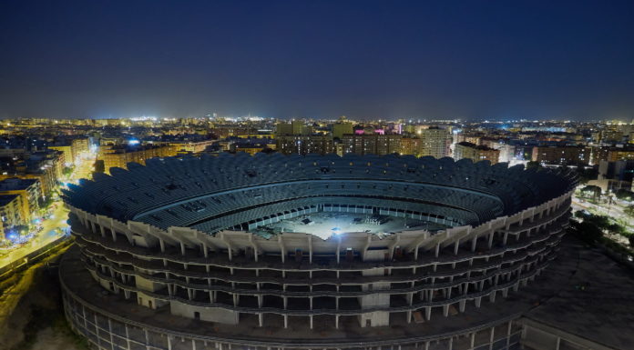 La RFEF acusa al Valencia CF de presentar la documentación del Mundial fuera de plazo Vista aérea de las obras inacabadas del Nou Mestalla