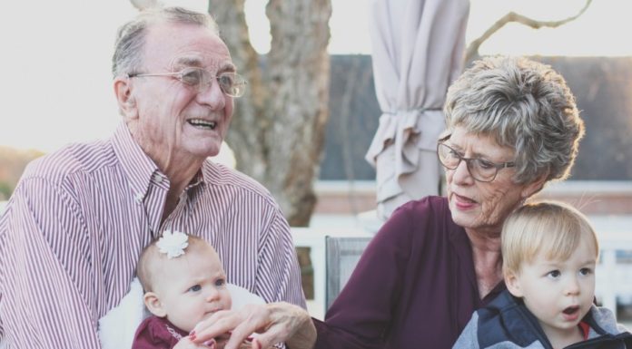 Los esclavos del cuidado del siglo XXI los abuelos