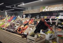 Sección de frutería de los supermercados de Dialprix.