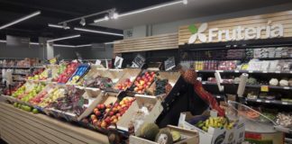Sección de frutería de los supermercados de Dialprix.
