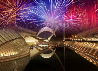 Los castillos de Fallas se mudan y se dispararán junto al Palau de les Arts