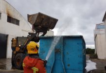 Un antic magatzem de pinso s’incendia a Alzira almacén