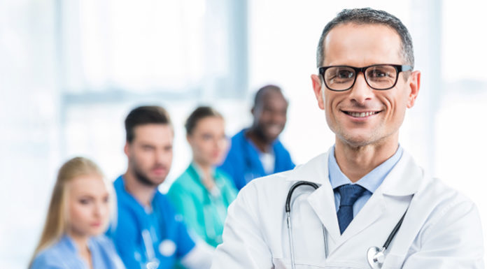 Tres médicos de Valencia entre los 50 mejor valorados