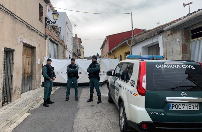La Guardia Civil procede a una nueva inspección ocular de la vivienda en la que supuestamente se descuartizó a Marta Calvo