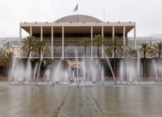 Fachada principal del Palau de la Música de Valencia.