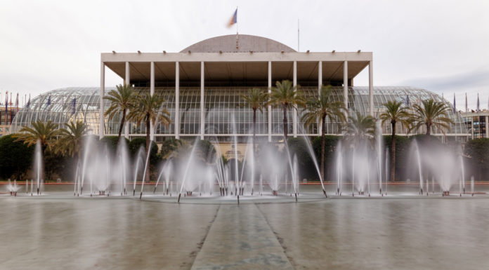 El Palau de la Música recuperarà el seu disseny original Fachada principal del Palau de la Música de Valencia.