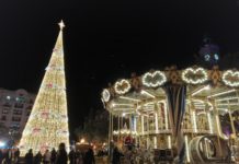 La Plaza del Ayuntamiento de Valencia en Navidad. 