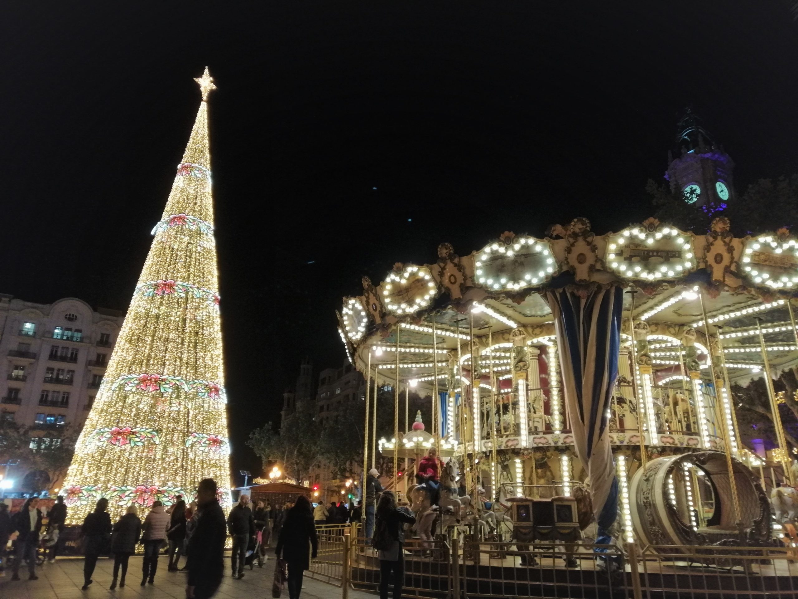 Valencia se apaga en la Navidad más atípica del milenio