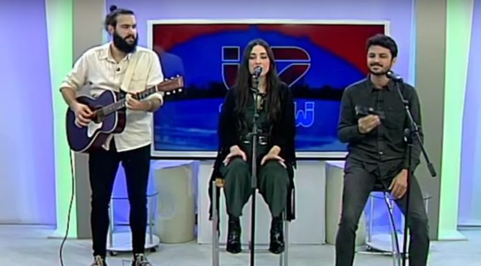 ¡El grupo Badlands nos canta «See Me Around»!