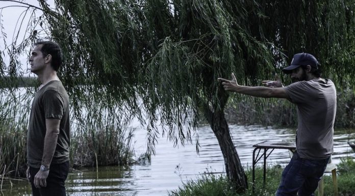 La Albufera se transforma en el escenario de un crimen de corrupción y narcotráfico Pedro Alonso y Marc Vigil en la grabación de El silencio del pantano