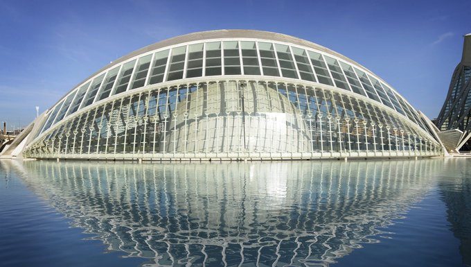 Vuelven los planetarios en directo del Hemisfèric El Hemisfèric se transforma en un planetario gigante para ver las estrellas