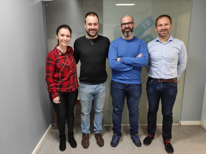 Nacho Romero i Sergio Bautista amb l'equip de La Graella