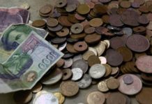 Último aviso para cambiar pesetas: algunas valen hasta 20.000 euros Monedas y billetes de pesetas | EFE